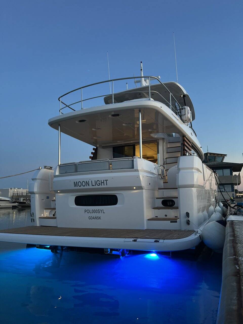 Motor yacht Azimut Magellano 66 Moon light