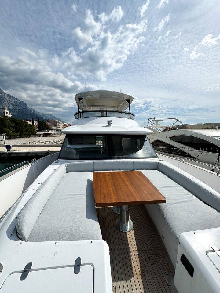Motor yacht Azimut Magellano 66 Moon light
