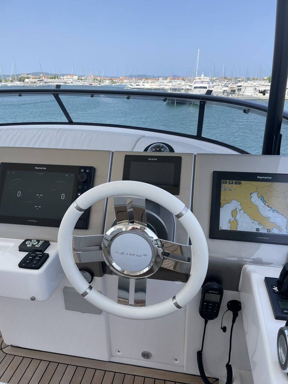 Motor yacht Azimut Magellano 66 Moon light