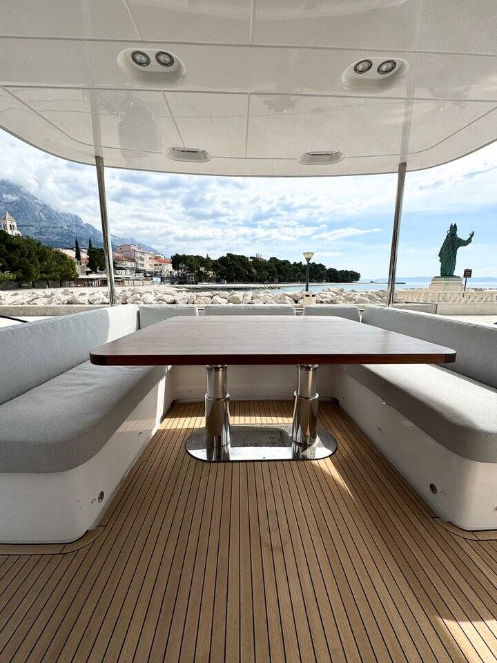 Motor yacht Azimut Magellano 66 Moon light