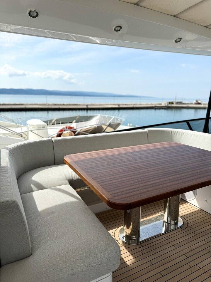 Motor yacht Azimut Magellano 66 Moon light