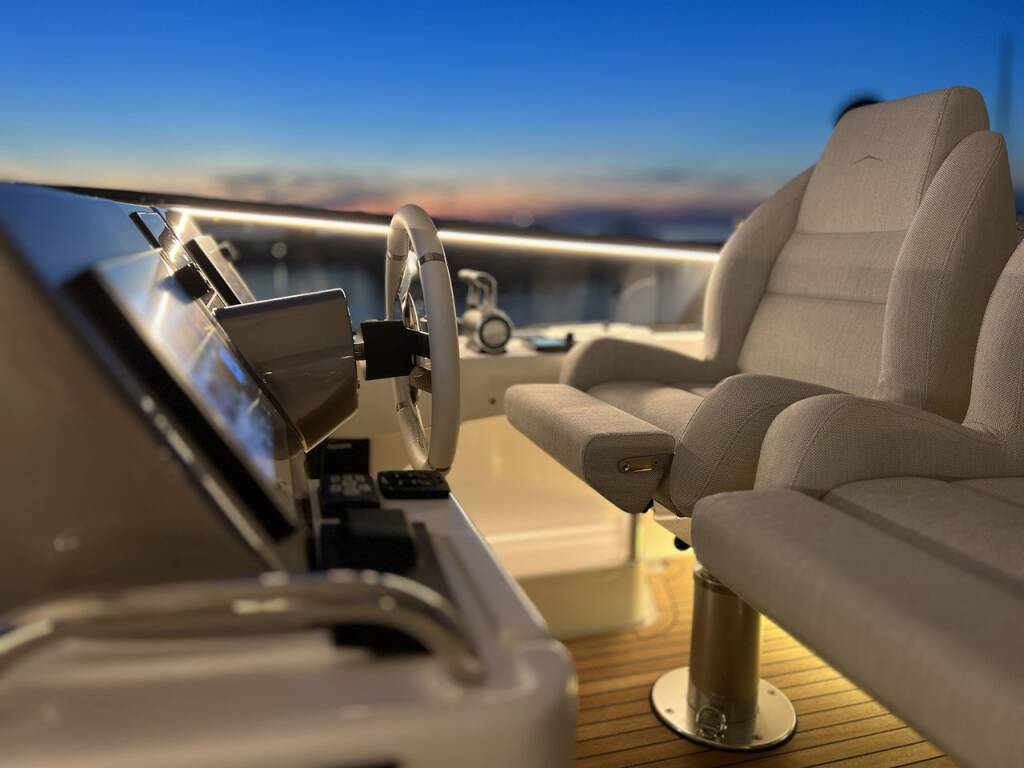 Motor yacht Azimut Magellano 66 Moon light