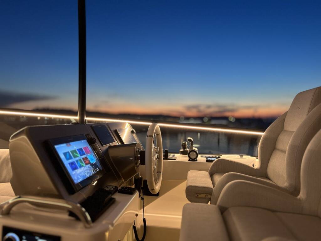 Motor yacht Azimut Magellano 66 Moon light