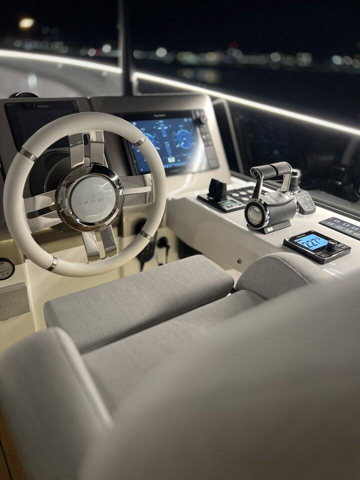 Motor yacht Azimut Magellano 66 Moon light