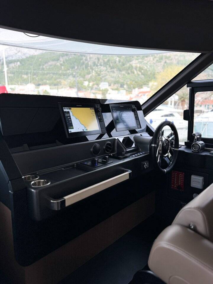 Motor yacht Azimut Magellano 66 Moon light