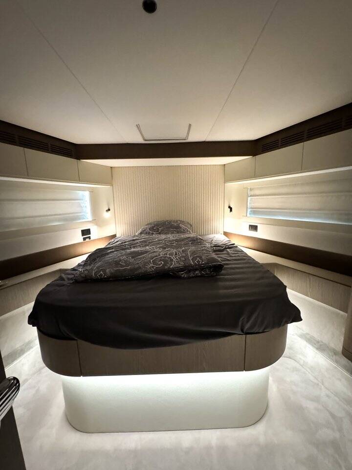 Motor yacht Azimut Magellano 66 Moon light