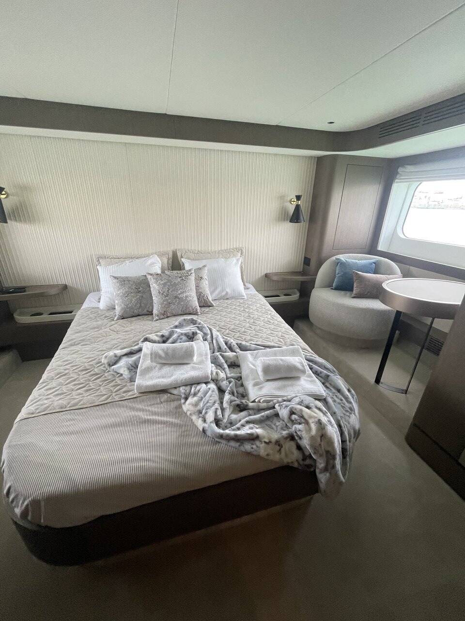 Motor yacht Azimut Magellano 66 Moon light