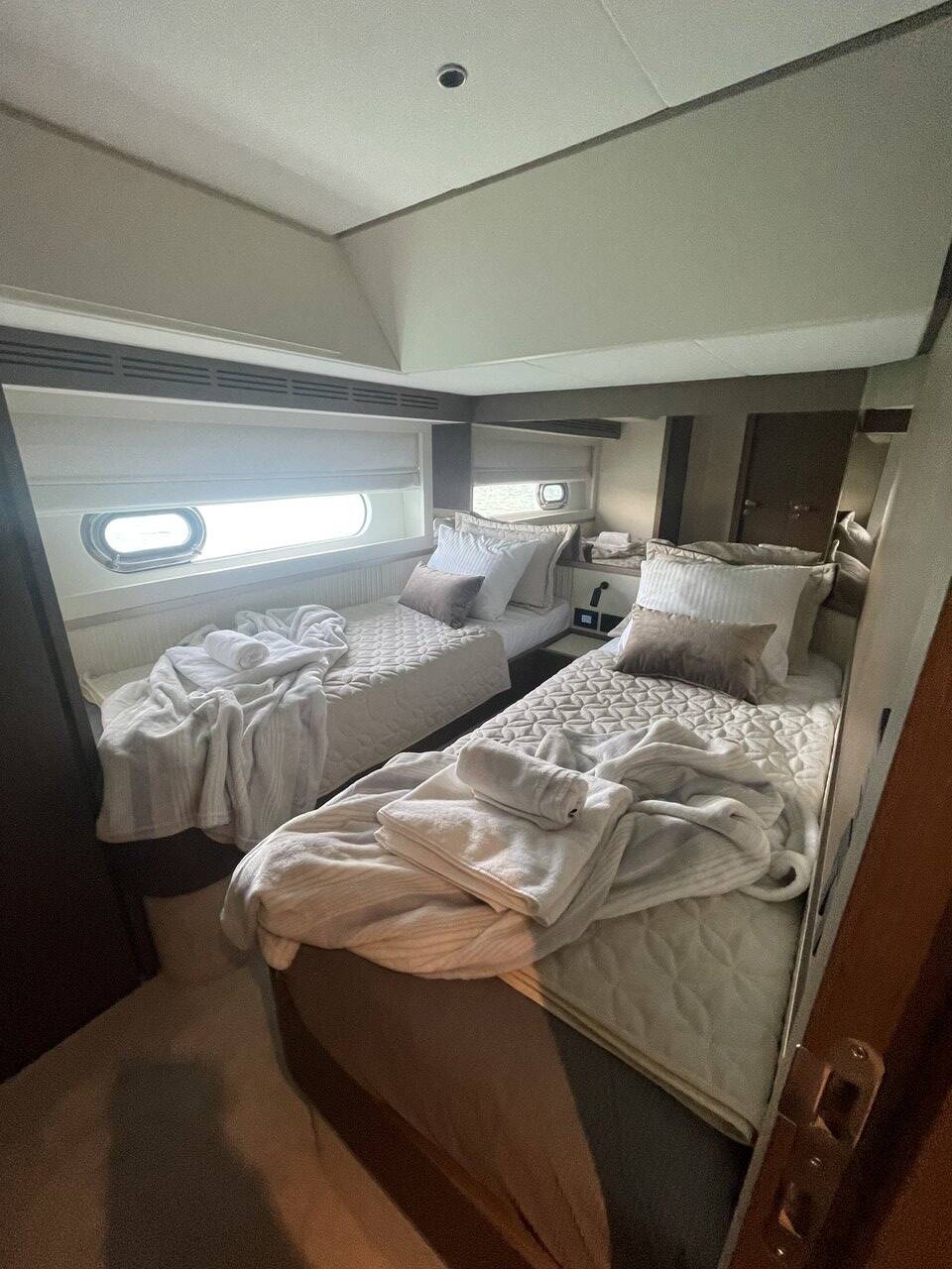 Motor yacht Azimut Magellano 66 Moon light