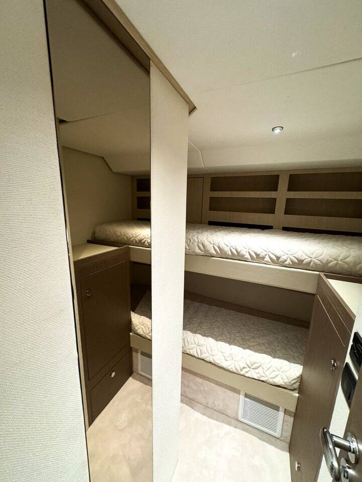 Motor yacht Azimut Magellano 66 Moon light