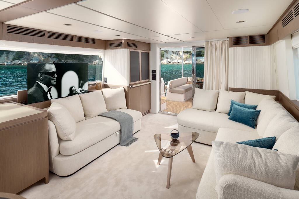 Motor yacht Azimut Magellano 66 Ava 2