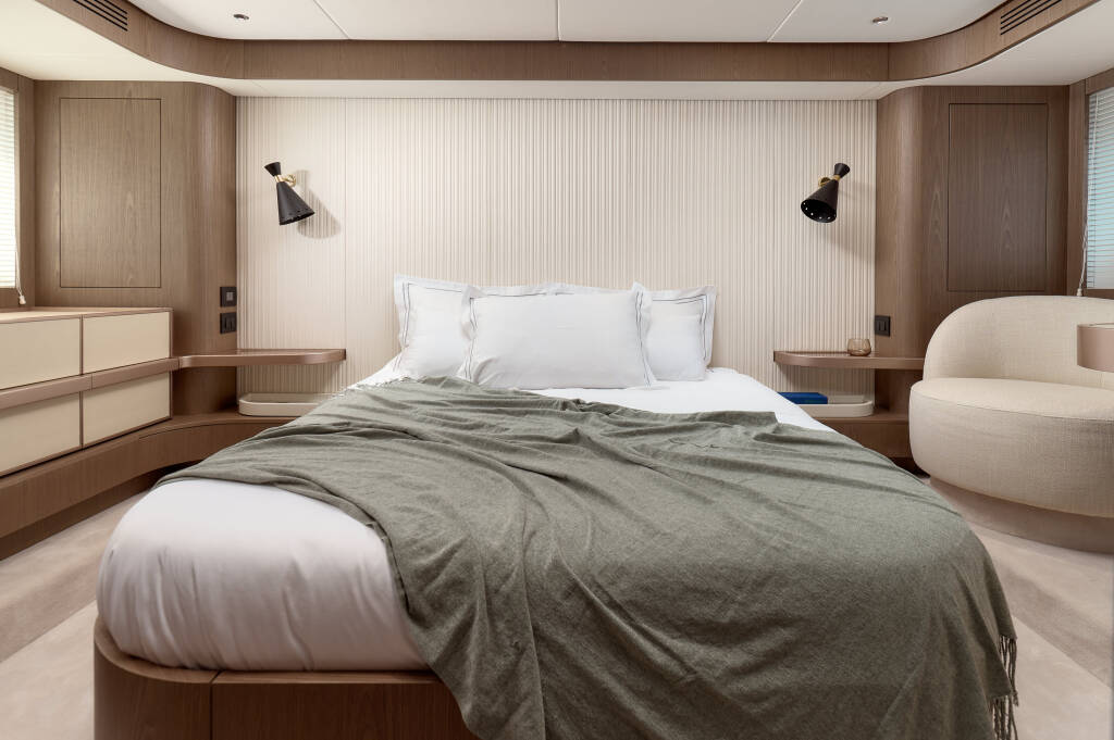 Motor yacht Azimut Magellano 66 Ava 2