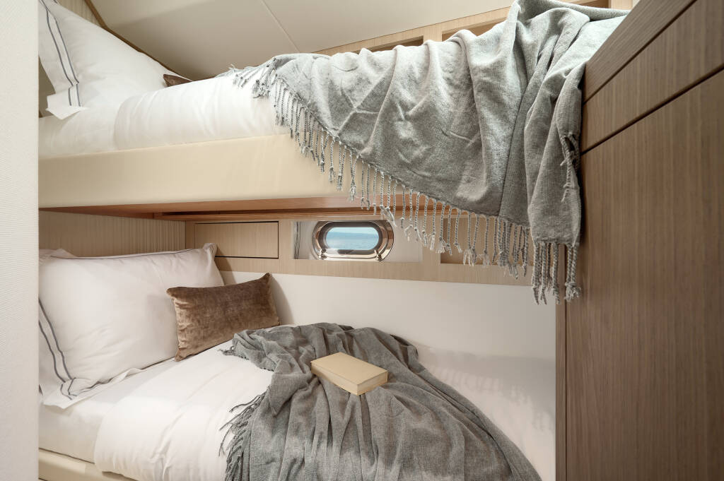 Motor yacht Azimut Magellano 66 Ava 2