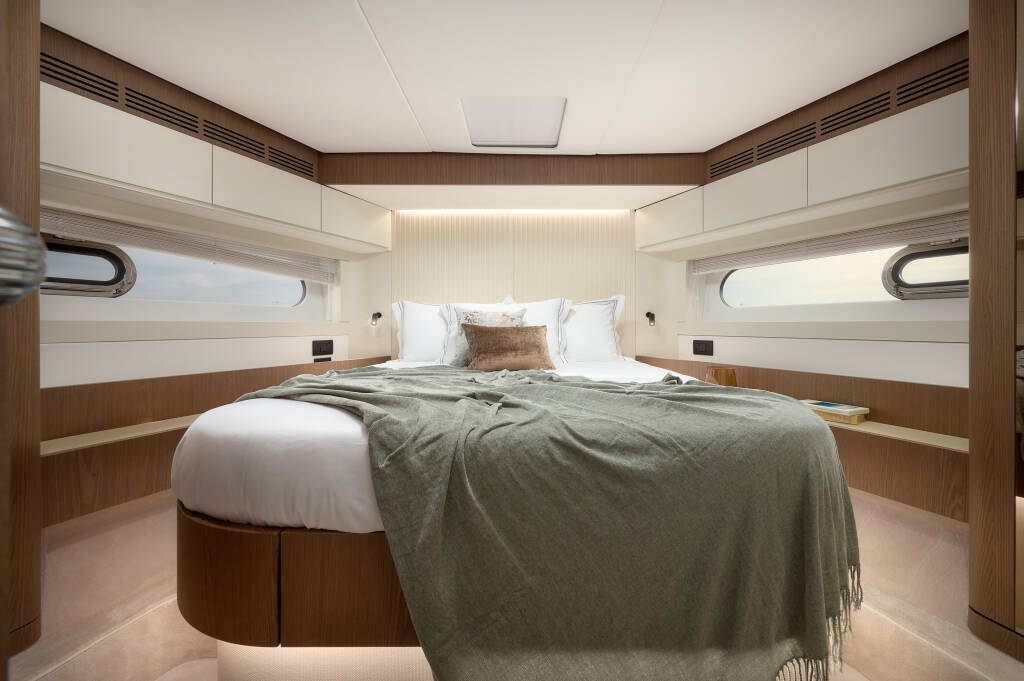 Motor yacht Azimut Magellano 66 Ava 2