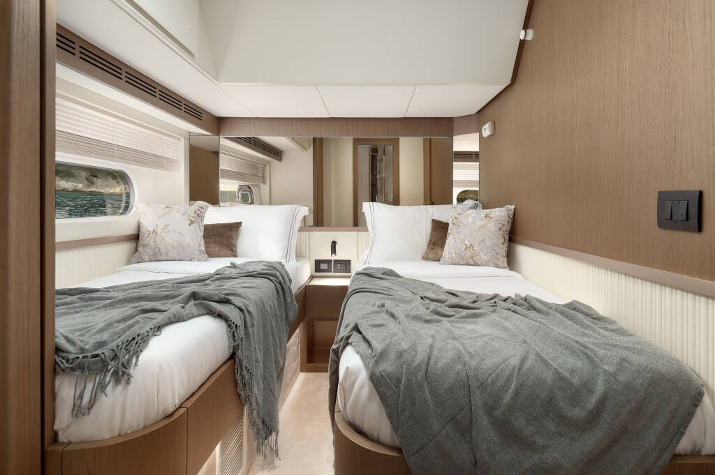 Motor yacht Azimut Magellano 66 Ava 2