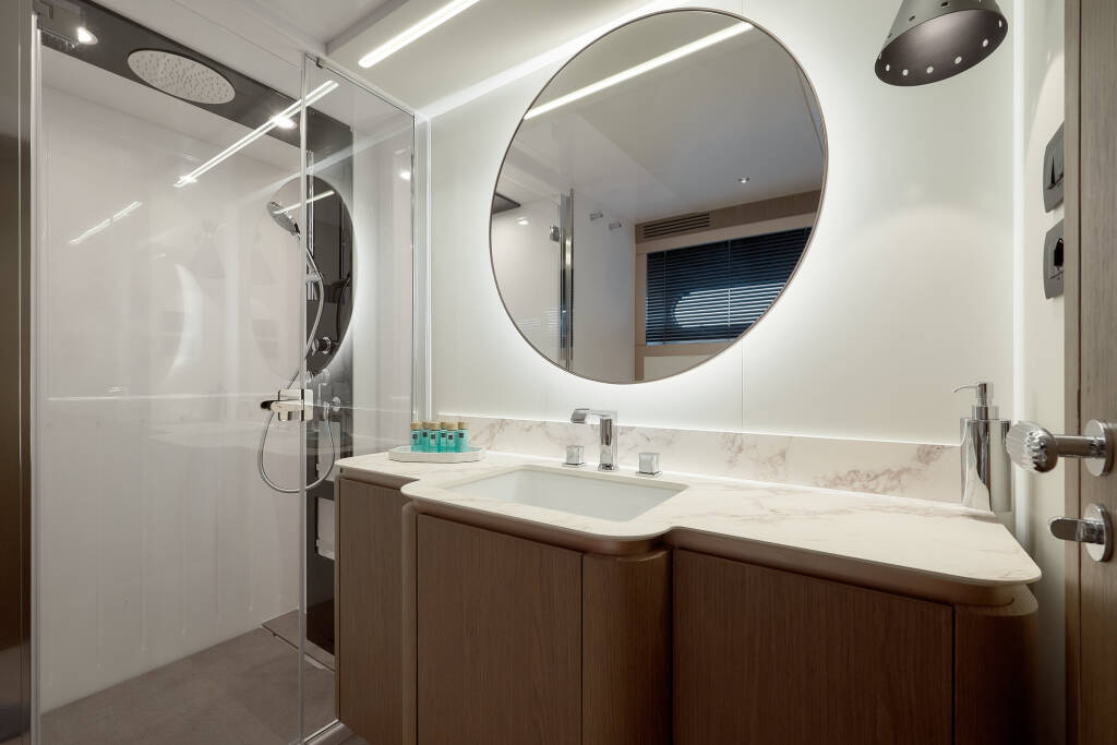 Motor yacht Azimut Magellano 66 Ava 2