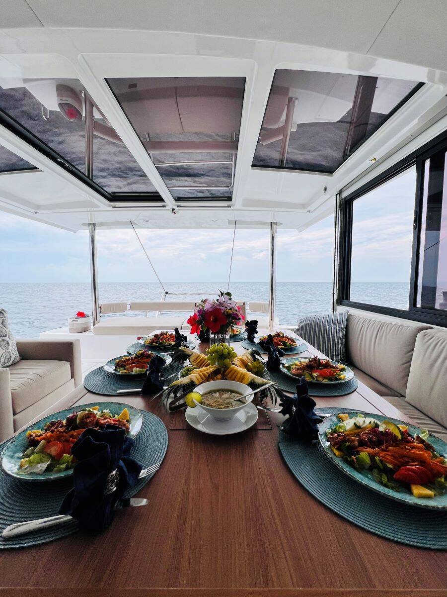 Catamaran Bali 4.6 First Tracks