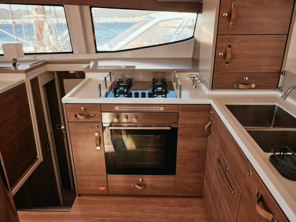 Catamaran Bali 4.8 Ediba Taurus