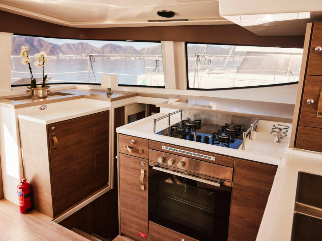 Catamaran Bali 4.8 Ediba Taurus