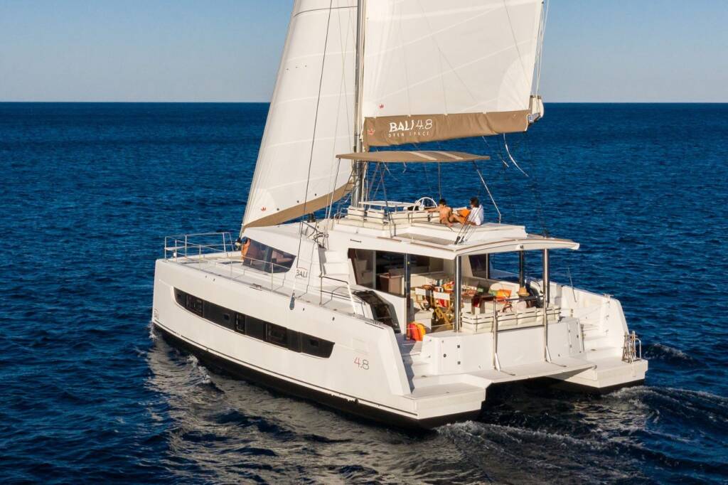 Catamaran Bali 4.8 FIRST TRACKS_DB