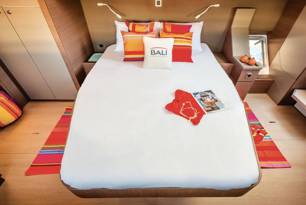 Catamaran Bali 4.8 FIRST TRACKS_DB