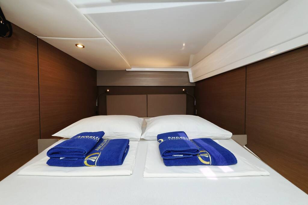 Bali Catspace Queen Bee