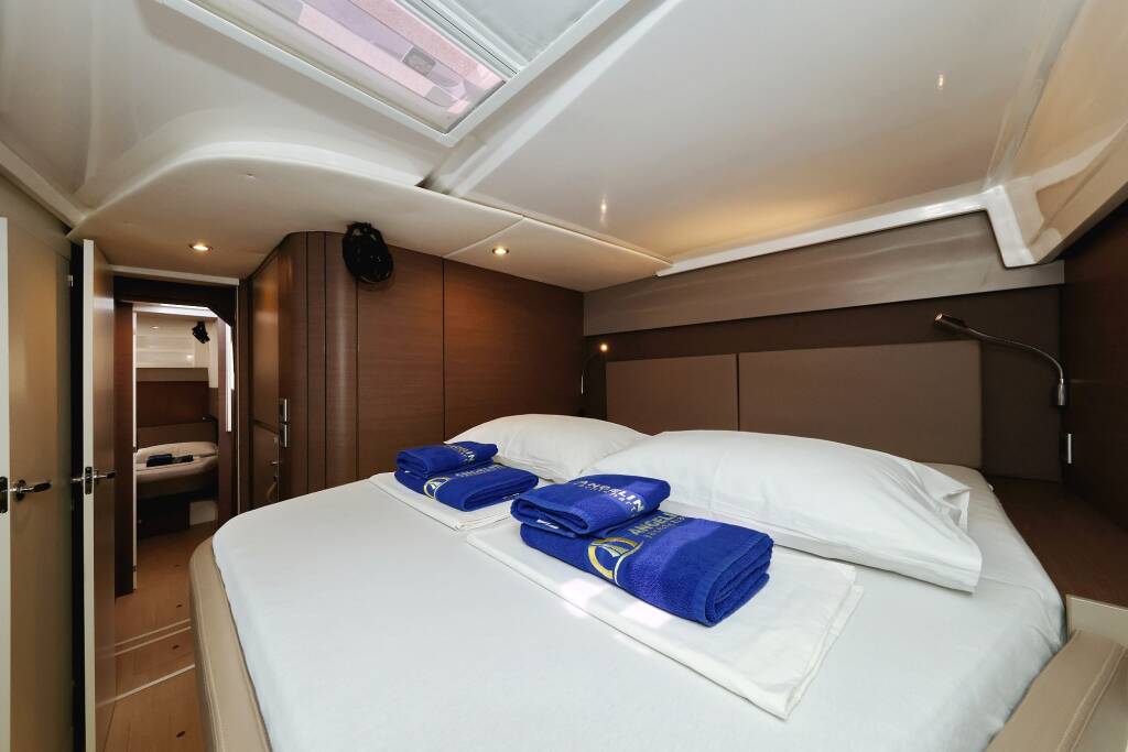 Bali Catspace Queen Bee