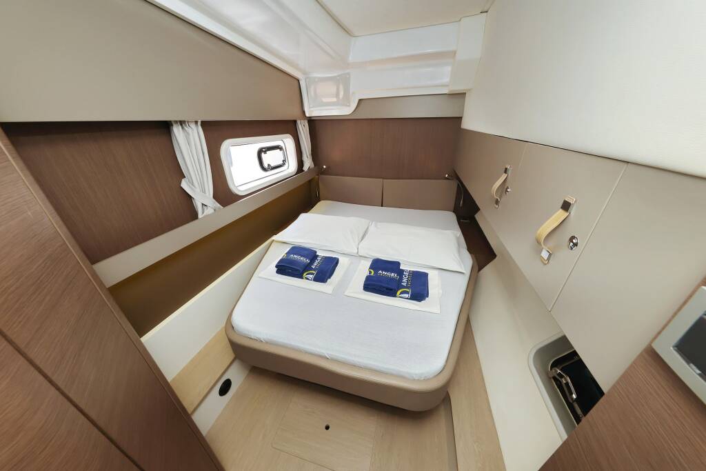 Bali Catspace Queen Bee