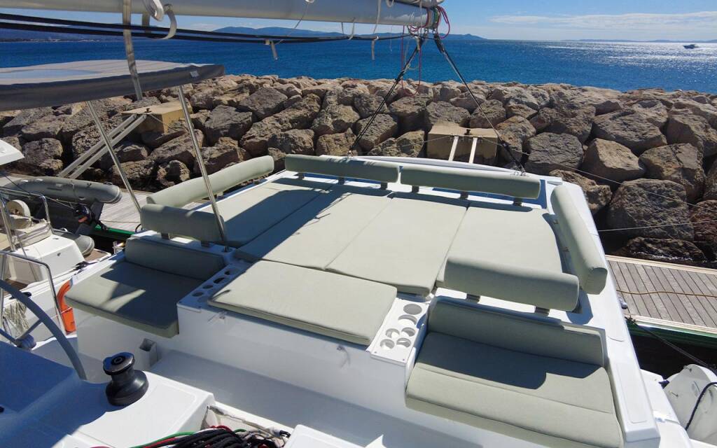 Bali Catspace Black Swan