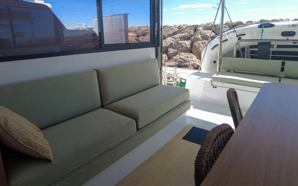 Bali Catspace Black Swan