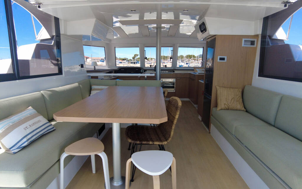 Bali Catspace Black Swan