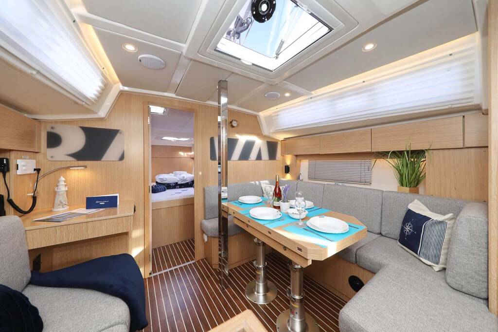 Segelyacht Bavaria C38 Style Amore