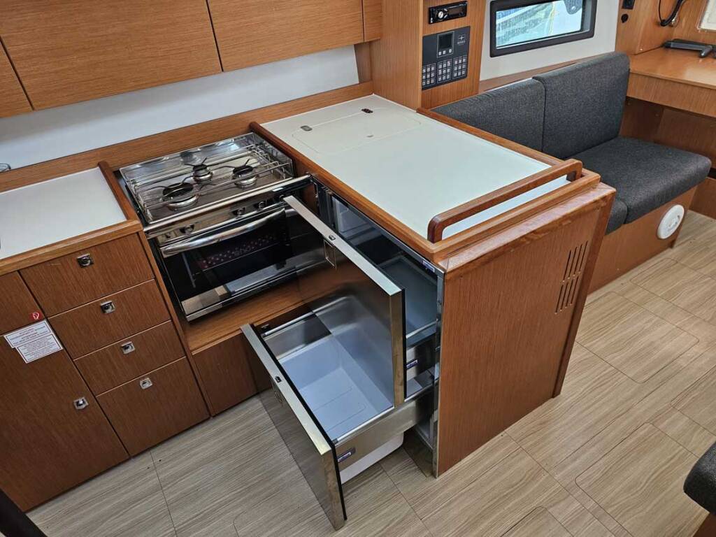 Sailing yacht Bavaria C38 
