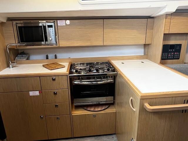 Bavaria C38 Black Pearl