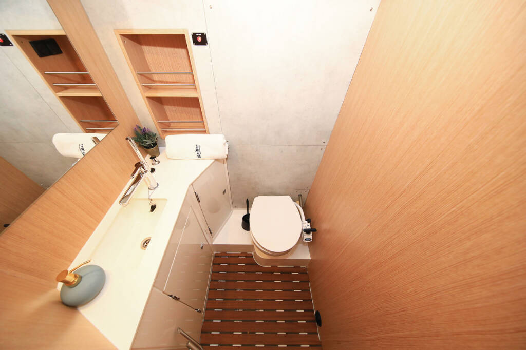 Bavaria C42 Style Lizzy