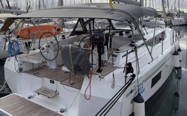 Bavaria C42 Style Aurelia