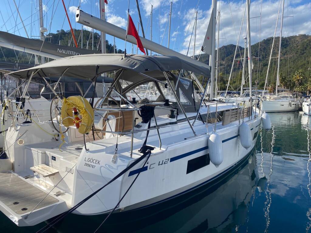 Bavaria C42 Juju