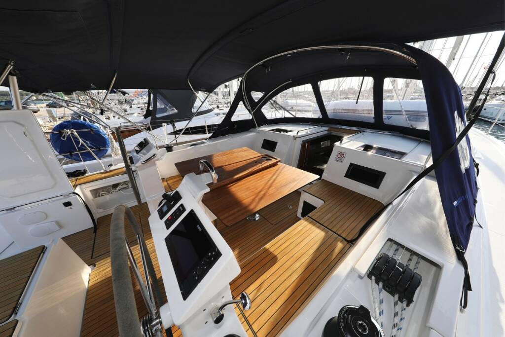 Sailing yacht Bavaria C45 Holiday Bella