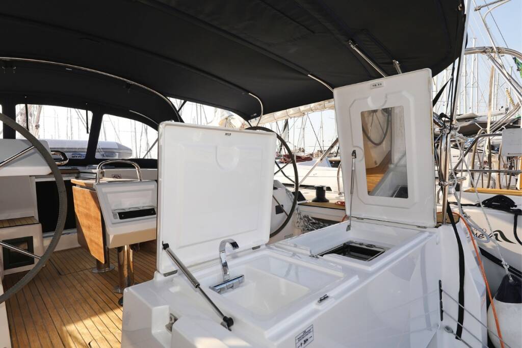 Sailing yacht Bavaria C45 Holiday Bella