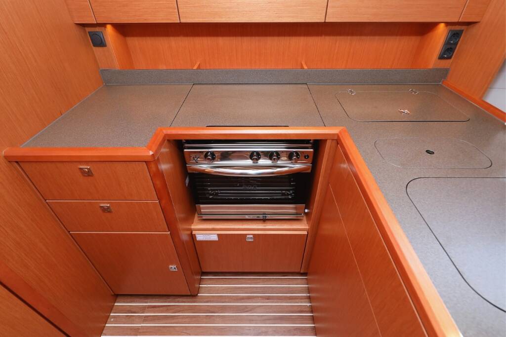Sailing yacht Bavaria C45 Holiday Bella