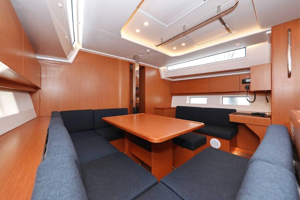 Sailing yacht Bavaria C45 Holiday Bella