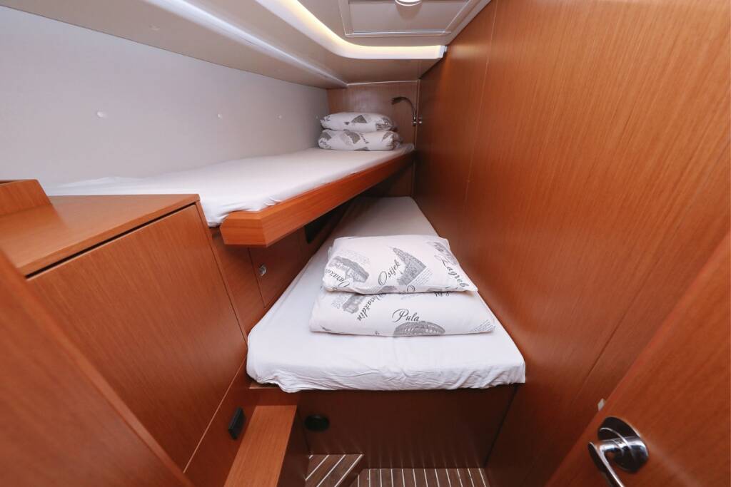 Sailing yacht Bavaria C45 Holiday Bella
