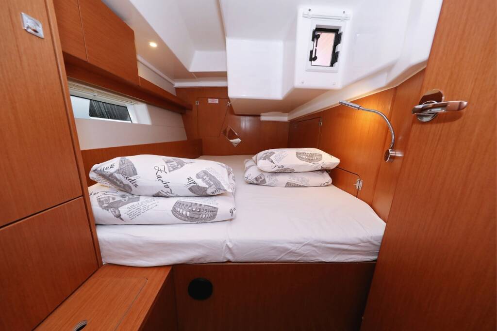Sailing yacht Bavaria C45 Holiday Bella