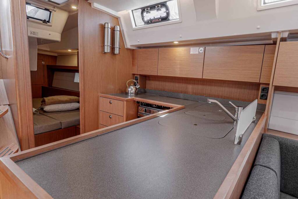 Segelyacht Bavaria C45 Deep Blue