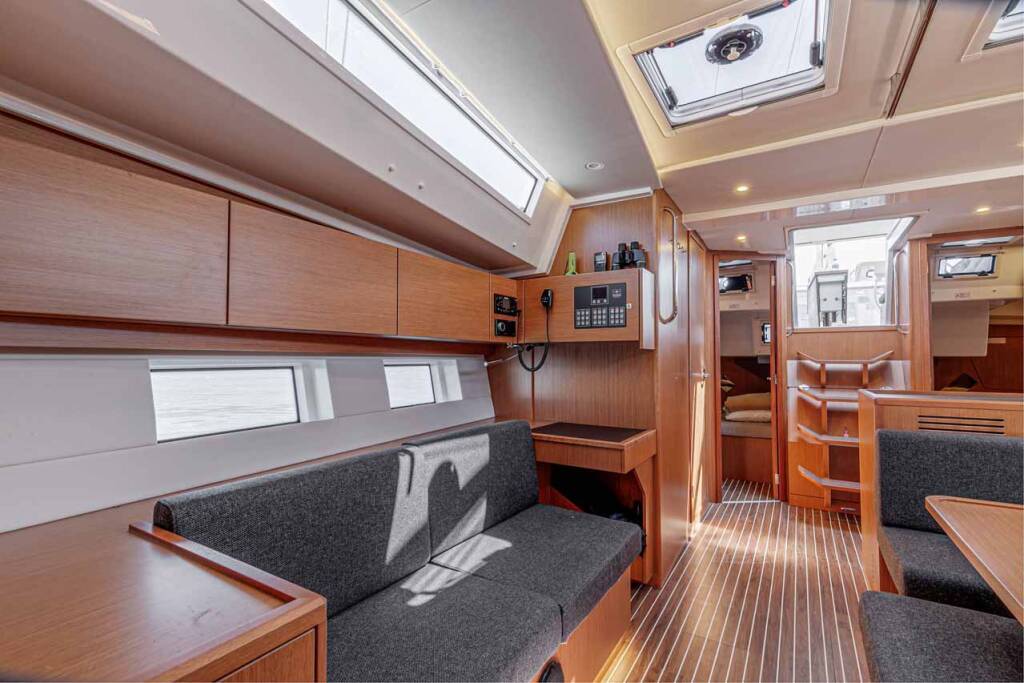 Segelyacht Bavaria C45 Deep Blue