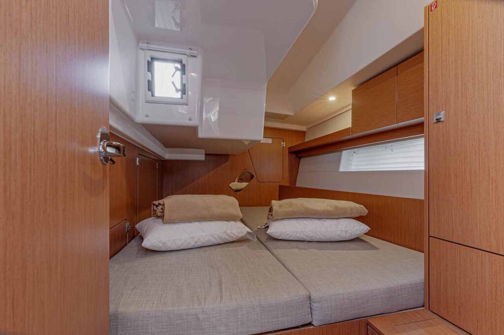 Segelyacht Bavaria C45 Deep Blue