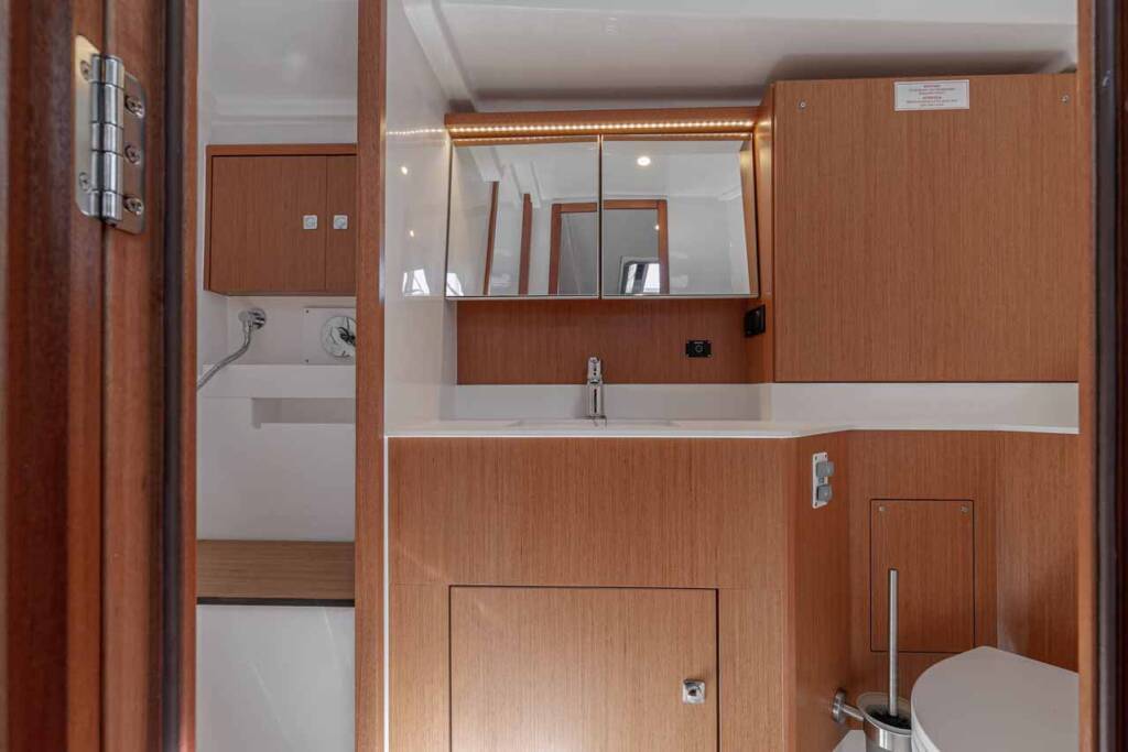 Segelyacht Bavaria C45 Deep Blue