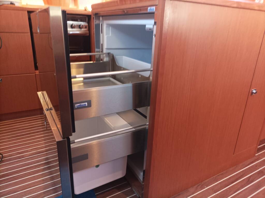 Bavaria C50 Roza Deflores 2