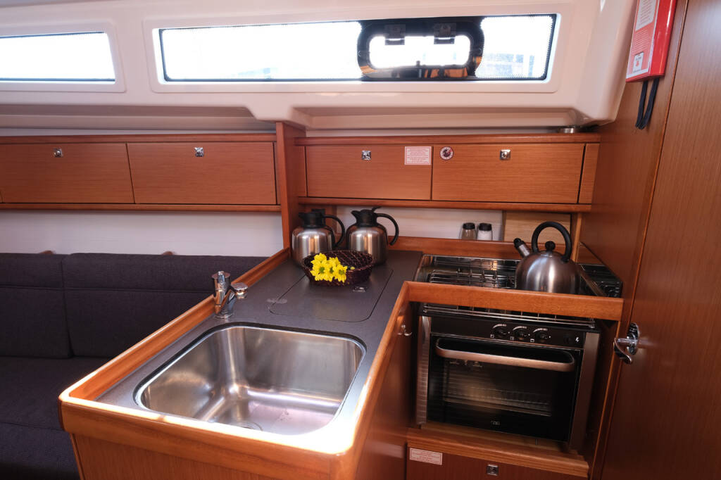Segelyacht Bavaria Cruiser 34 Dory 2