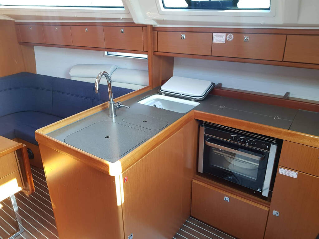 Segelyacht Bavaria Cruiser 37 Nenemia