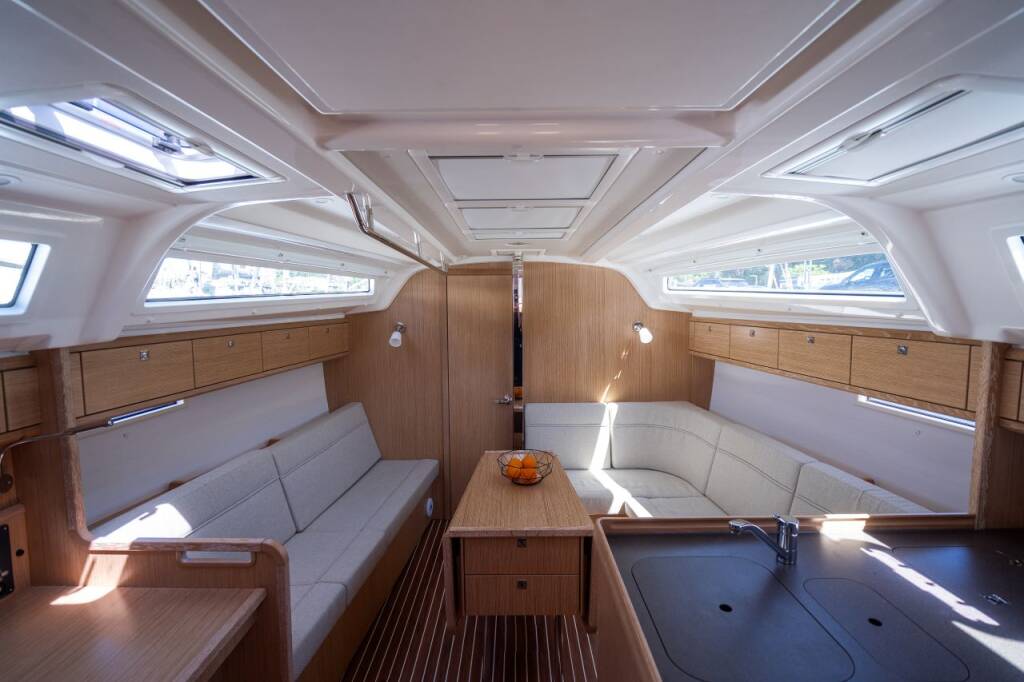 Sailing yacht Bavaria Cruiser 37 Kata